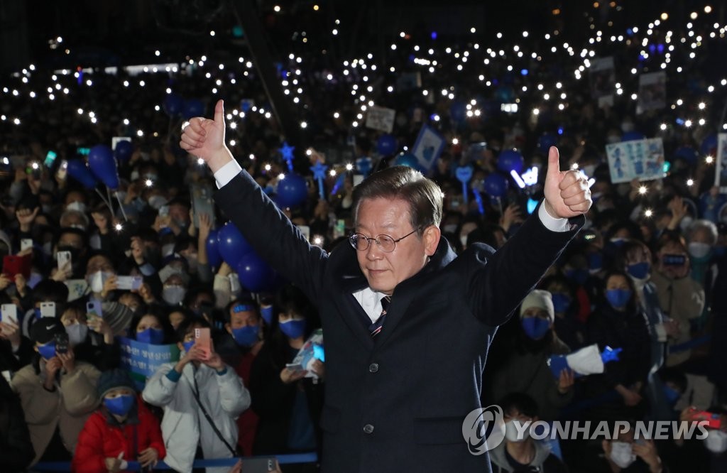 인사하는 이재명