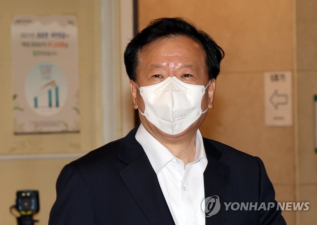 사무실 나서는 정호영 보건복지부 장관 후보자