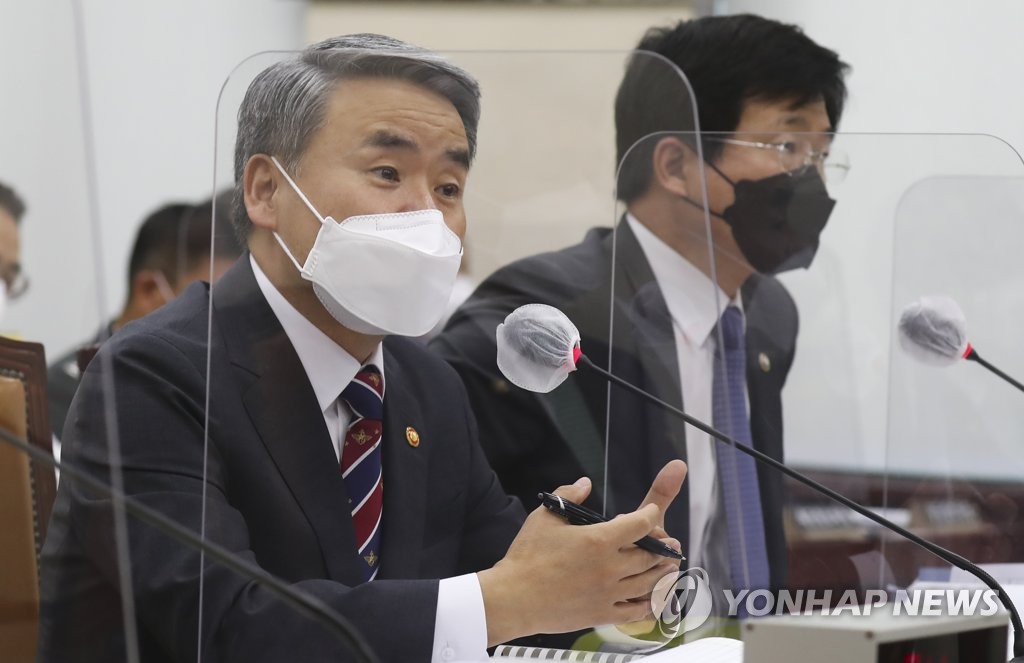 Defense Minister Lee Jong-sup speaks during a parliamentary session at the National Assembly in Seoul on May 17, 2022. (Pool photo) (Yonhap)