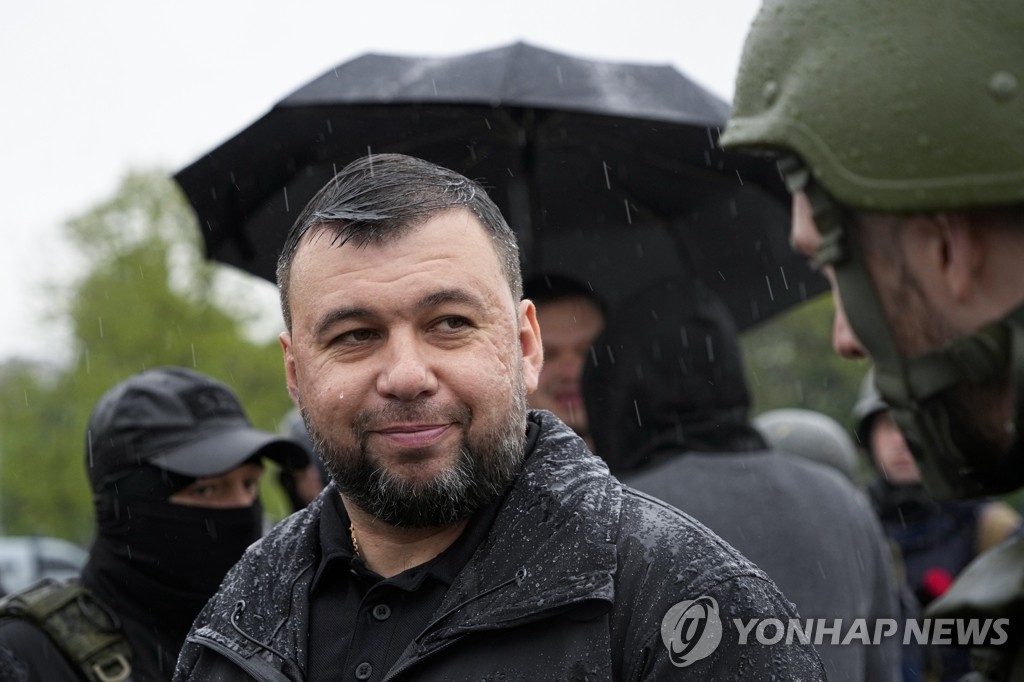 DPR 수장 "아조우스탈에 우크라군 1천명 이상 남아있다"