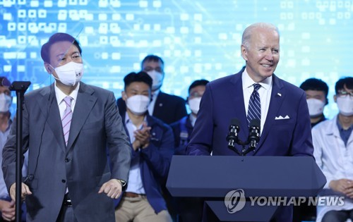 미소 짓는 바이든 미 대통령