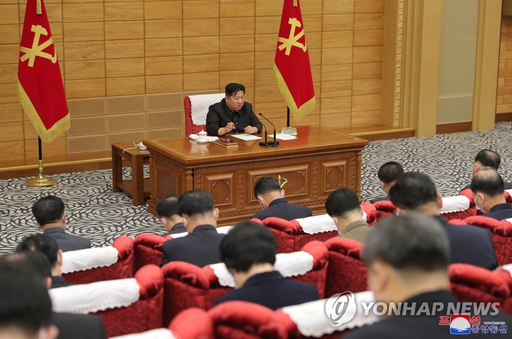 북한, "방역정책 보다 효율적 조정"…정치국협의회 토의