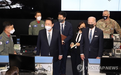 항공우주작전본부 방문한 한미 정상