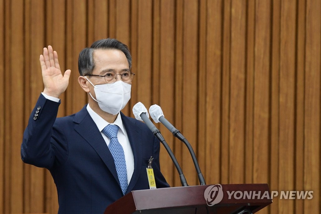 Kim Kyou-hyun, who is nominated as the director of the National Intelligence Service, takes an oath during his confirmation hearing at the National Assembly in Seoul on May 25, 2022. (Pool photo) (Yonhap)