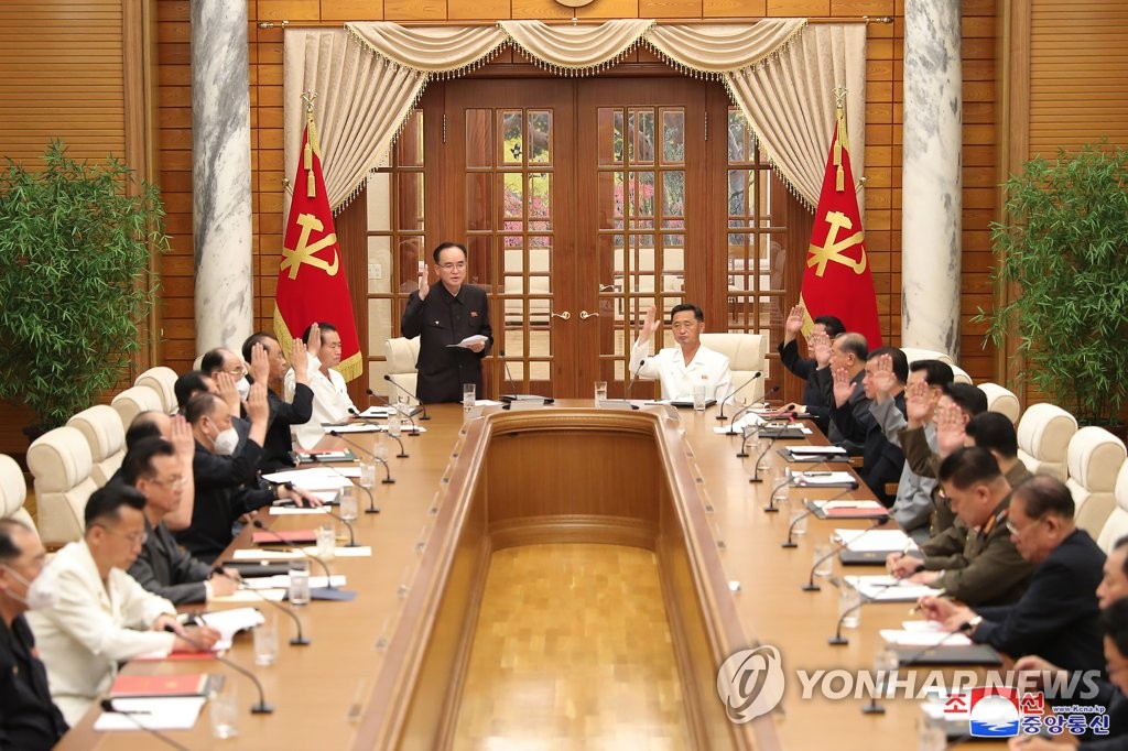 Le bureau politique du Comité central du Parti du travail de la Corée du Nord tient une réunion le mardi 7 juin 2022 à Pyongyang pour établir l'ordre du jour de la 5e réunion plénière du Comité à venir, a fait savoir le lendemain l'Agence centrale de presse nord-coréenne (KCNA). Le dirigeant nord-coréen Kim Jong-un n'y a pas participé. (Utilisation en Corée du Sud uniquement et redistribution interdite)
