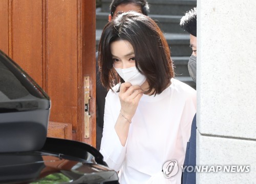 전두환 전 대통령 부인 예방 마친 김건희 여사