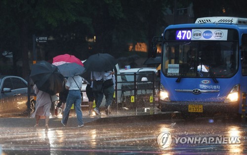 퇴근길 내리는 장맛비