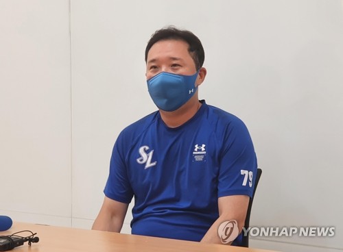 인터뷰하는 박진만 삼성 라이온즈 감독대행