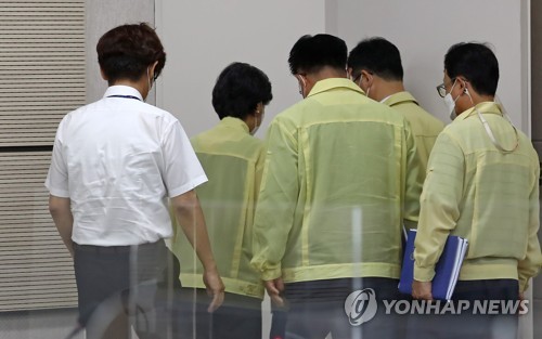 기자 질문 받지않는 박순애 부총리