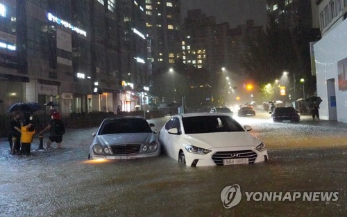 폭우에 침수된 차량