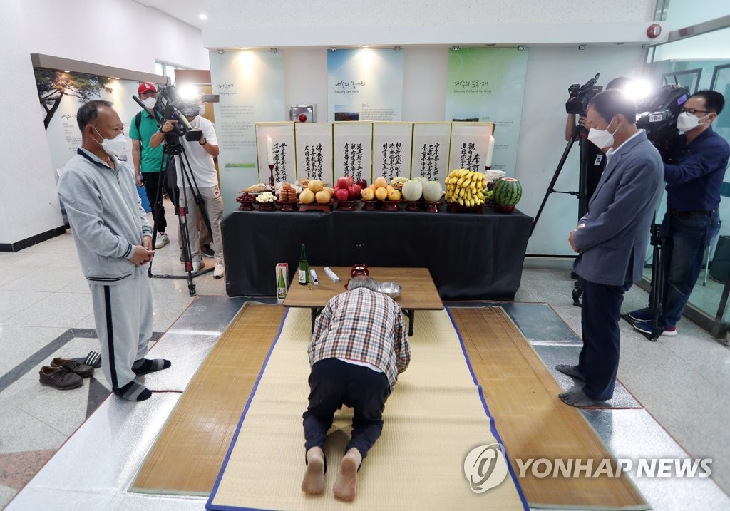 포항 태풍피해 이재민들 합동 차례