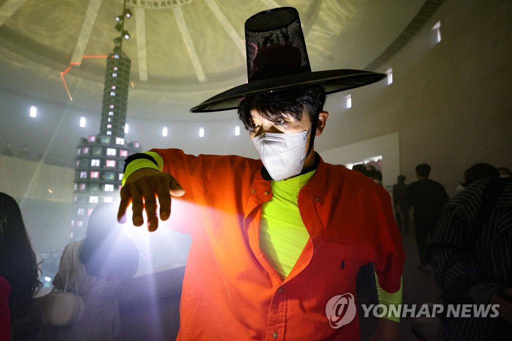 돌아온 백남준의 '다다익선'