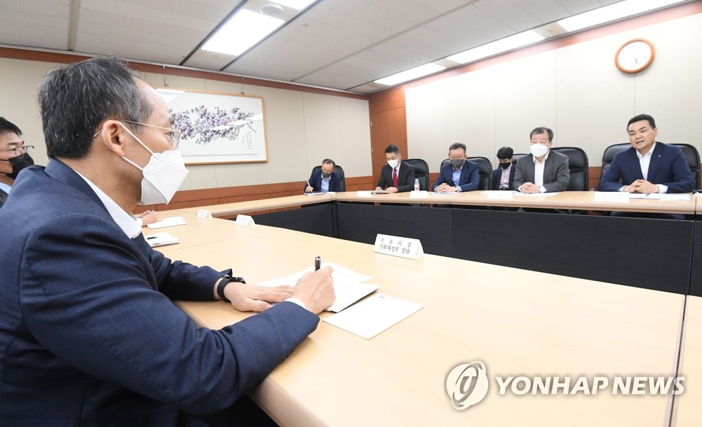 추경호 부총리, 외환·금융시장 점검 및 대응방안 관련 간담회 주재