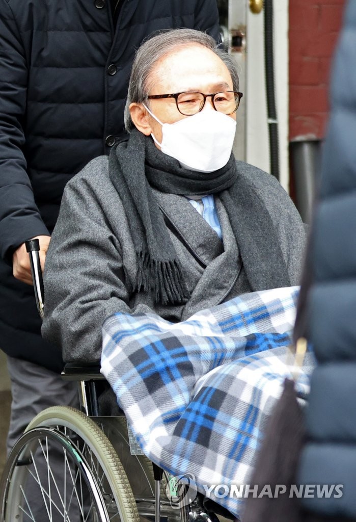 검찰, 이명박 전 대통령 형집행정지 3개월 연장