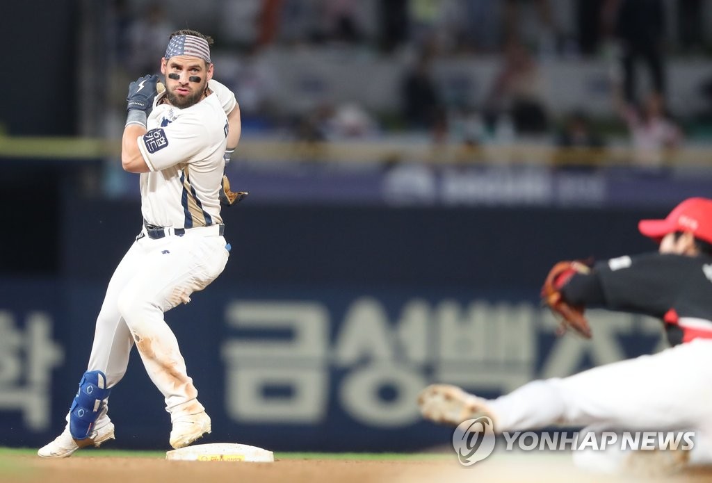 NC 마티니 2루 안착