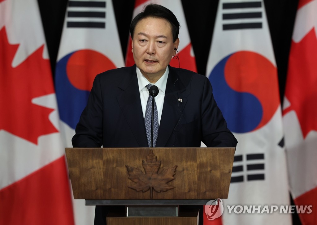 South Korean President Yoon Suk-yeol speaks at a joint press conference with Canadian Prime Minister Justin Trudeau after their summit in Ottawa on Sept. 23, 2022. (Yonhap)