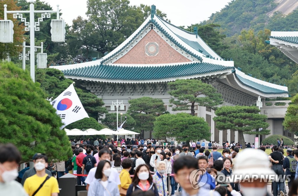 青瓦台の観覧客数が200万人突破 青瓦台の観覧客数が200万人突破