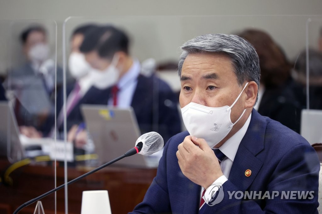 답변하는 이종섭 국방부 장관