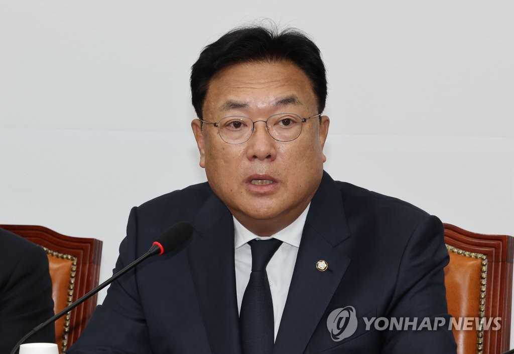 The ruling People Power Party interim chief Chung Jin-suk speaks at a party meeting at the National Assembly in western Seoul on Nov. 2, 2022. (Yonhap)