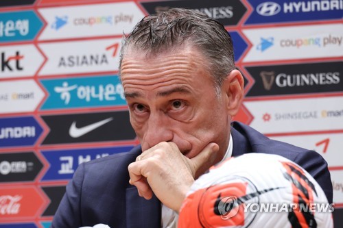 질문 받는 벤투 감독