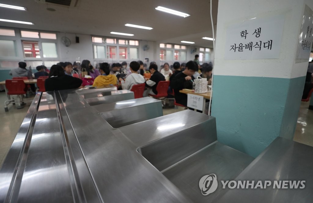 학교 비정규직 파업에 급식 중단