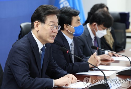 전국직능대표자회의 회의에서 발언하는 이재명 대표