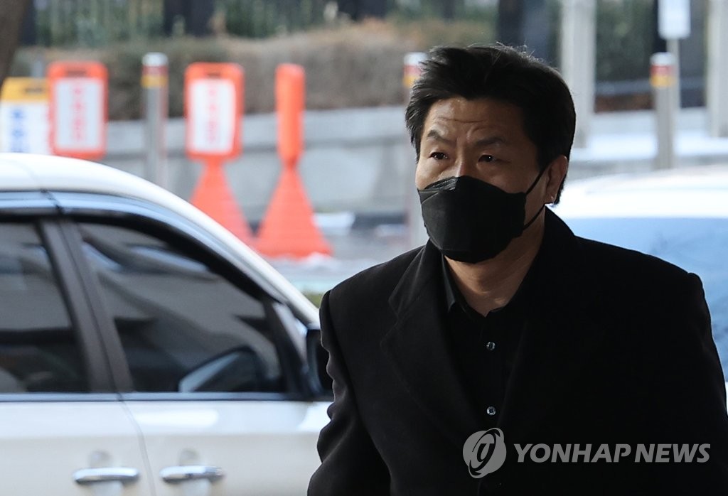 Lee Im-jae, ancien chef du commissariat de police de Yongsan, comparaît à la Cour du district Ouest de Séoul pour assister à une audience du tribunal qui décidera d'émettre ou non un mandat d'arrêt à son encontre, le vendredi 23 décembre 2022.