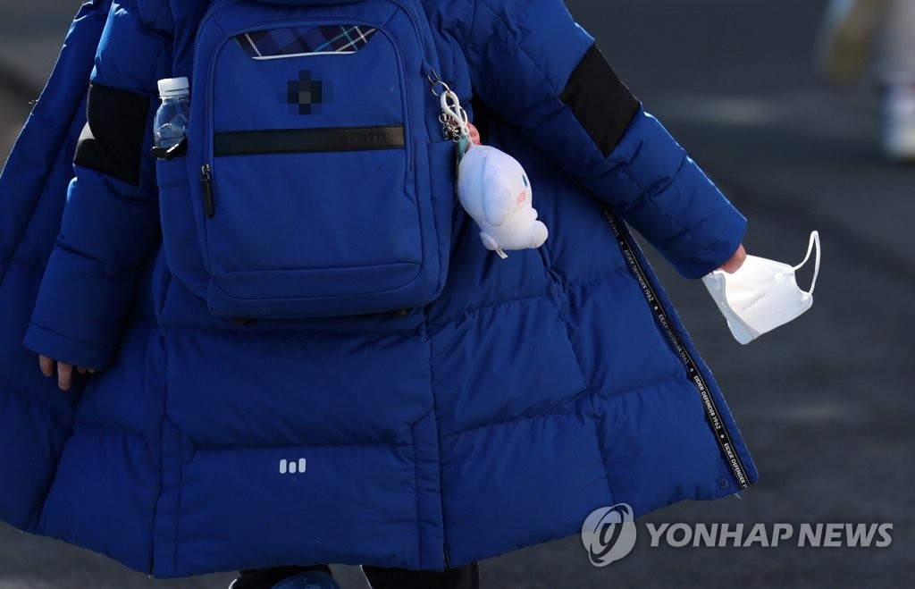 초등학교 개학…노마스크 기대반 우려반
