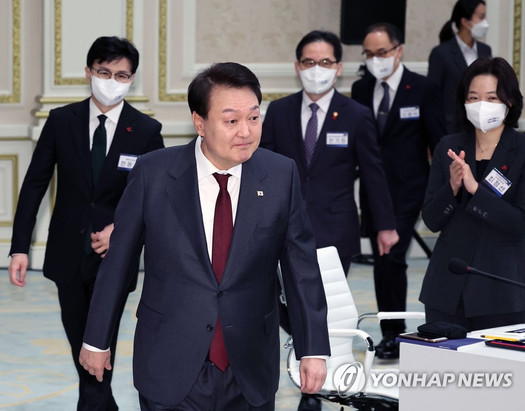 한동훈 법무장관, 이원석 검찰총장 등과 입장하는 윤석열 대통령