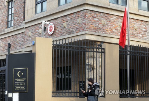 튀르키예·시리아 지진 사망자 4천명 넘겨... 조기 걸린 대사관