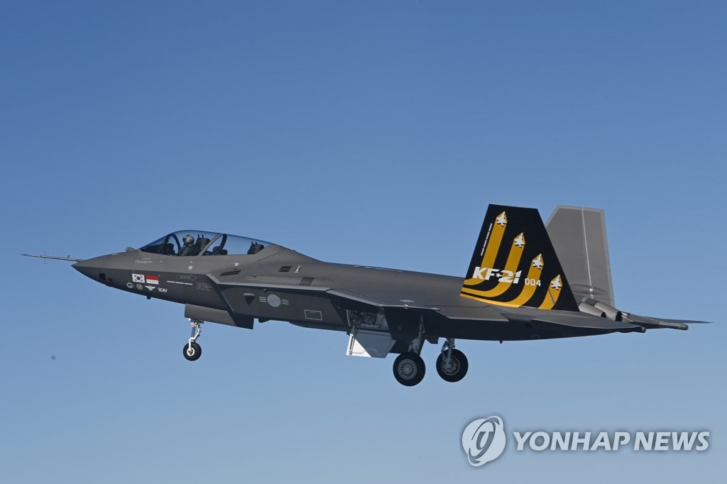 한국형전투기 KF-21 시제 4호기 최초 비행 모습