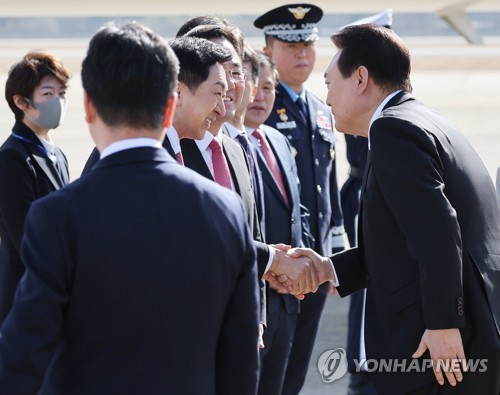 국민의힘 김기현 대표 환송받는 윤석열 대통령