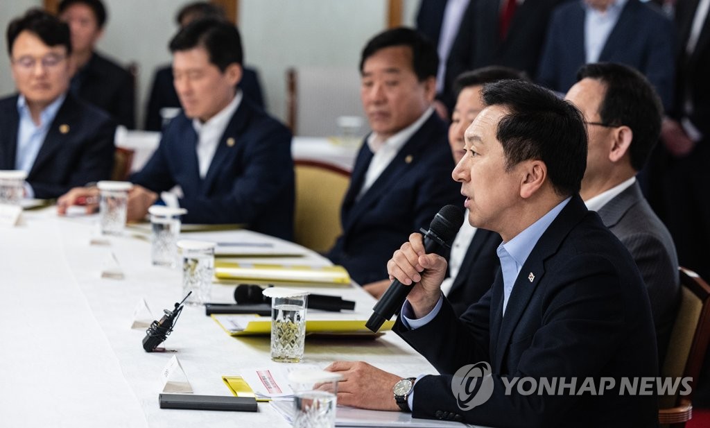 첫 당정 협의에서 발언하는 국민의힘 김기현 대표