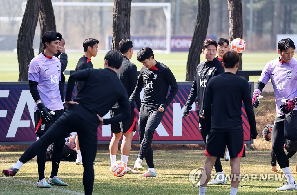 몸 푸는 축구 대표팀