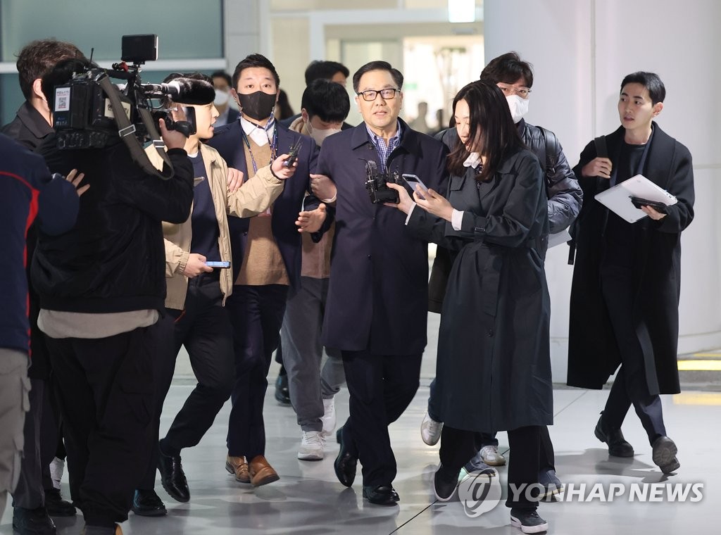 압송되는 조현천