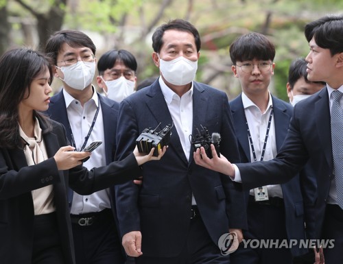 영장심사 출석하는 강래구 상임감사위원