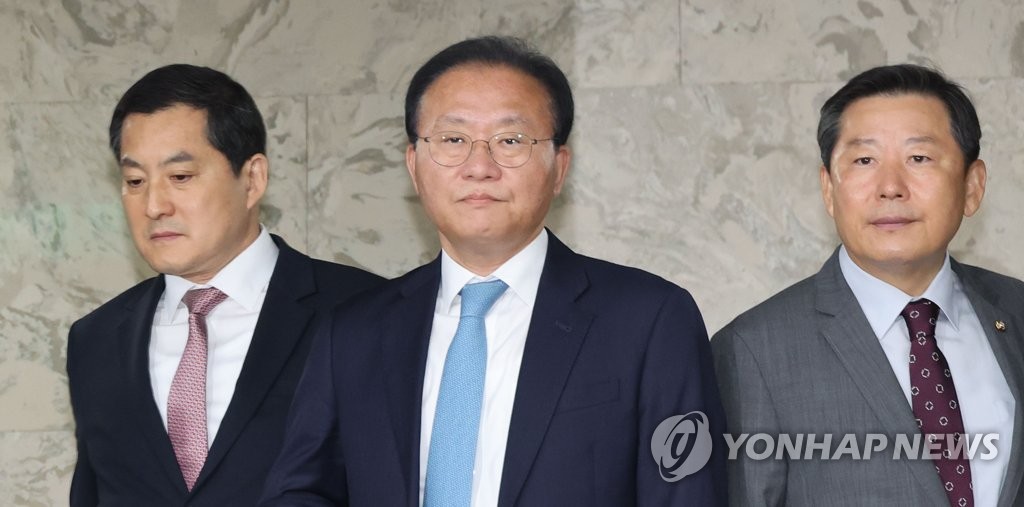 원내대책회의 참석하는 윤재옥 원내대표