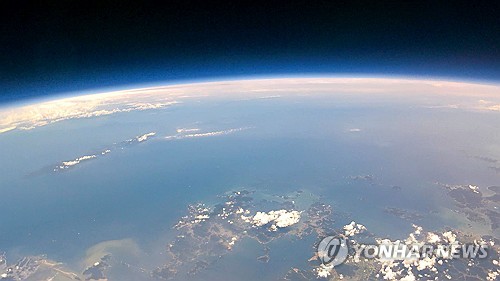 성층권서 본 거제와 대마도