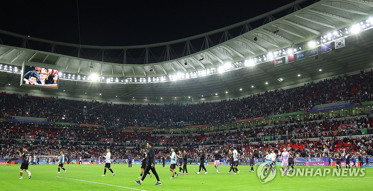 팬들에게 인사하는 태극전사들