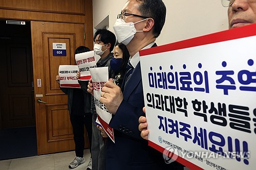 의대교수 측, 정부가 법원에 제출한 '의대 증원' 근거자료 공개