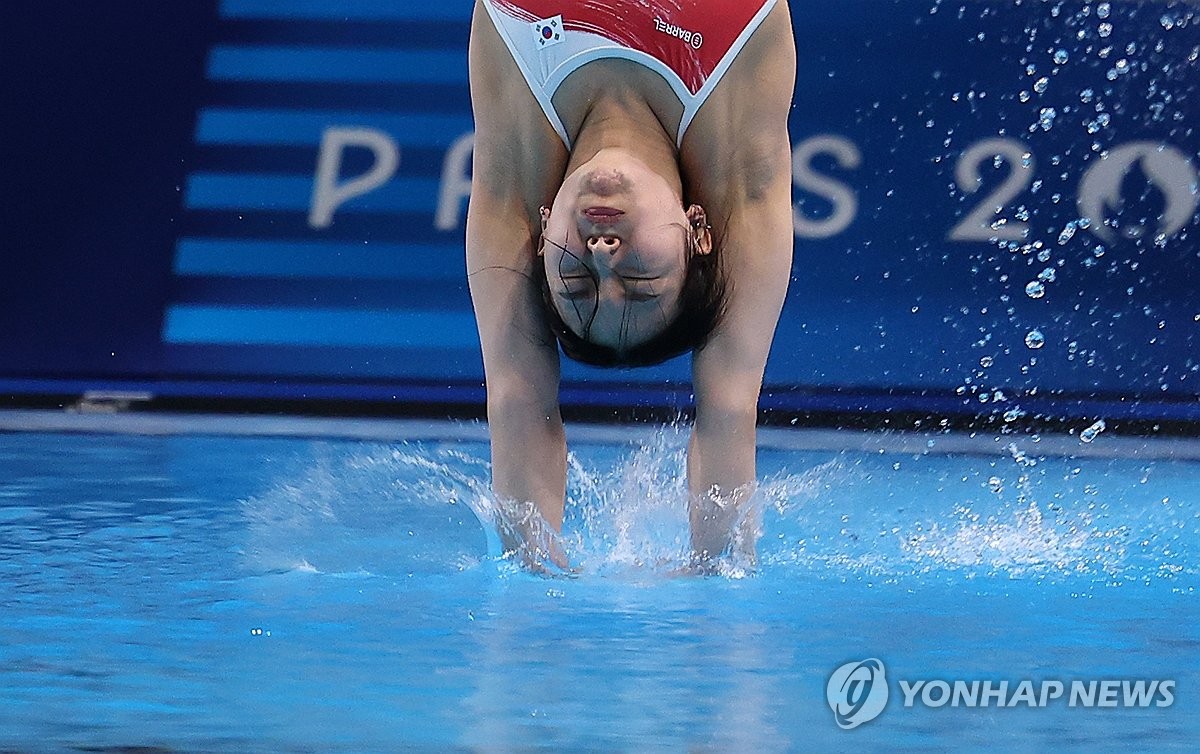 연기 펼치는 김수지