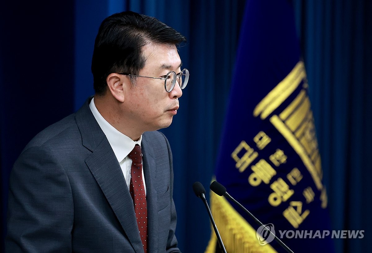 Jang Sang-yoon, senior presidential secretary for social policy, speaks during a briefing at the presidential office in Seoul on Sept. 19, 2024. (Yonhap)