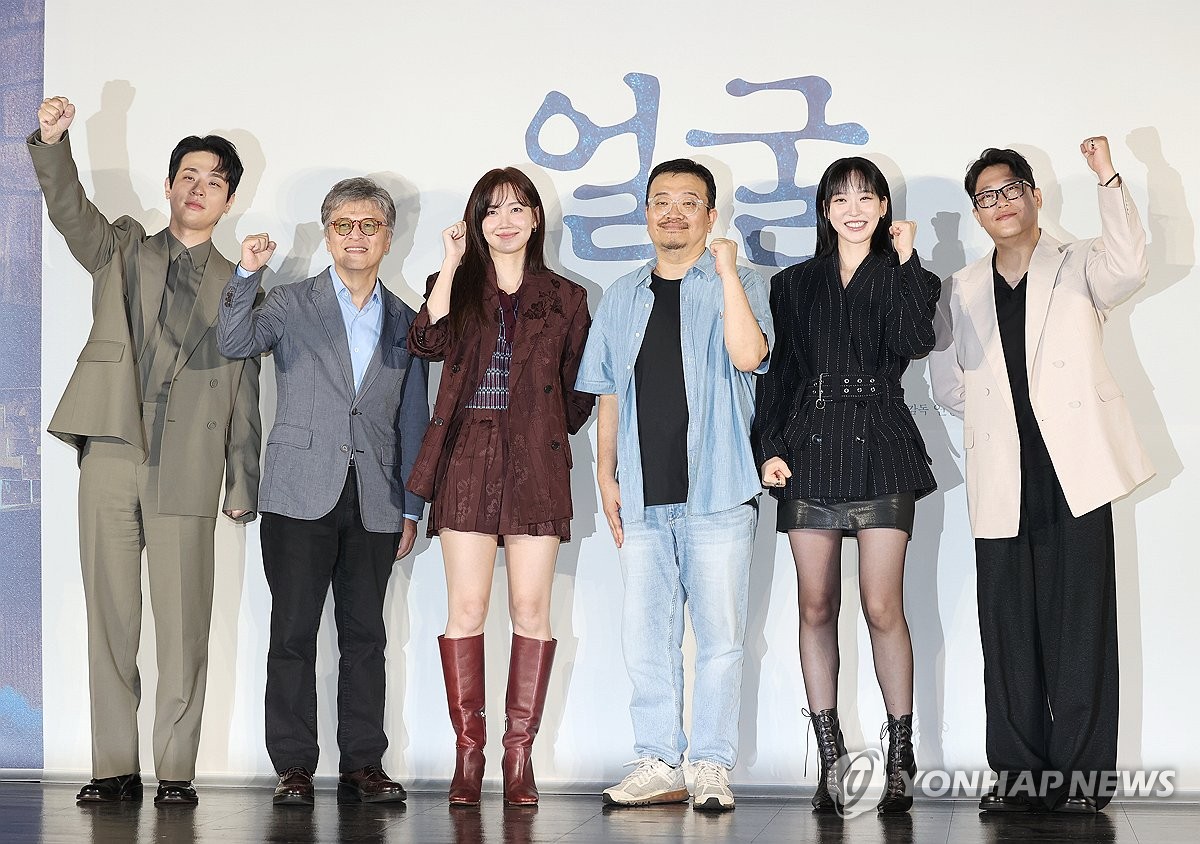 영화 '얼굴'의 감독과 출연진