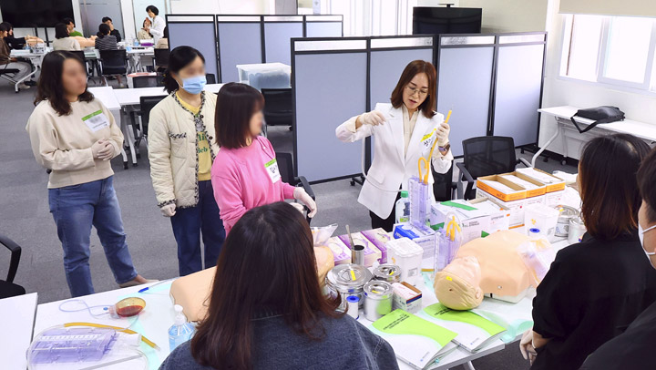 전담간호술기 교육 받는 간호사들…대한간호협회 서울연수원