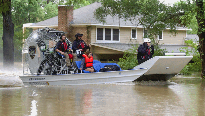 美 텍사스주 폭풍우로 주택 700여채 침수…비상사태 선포