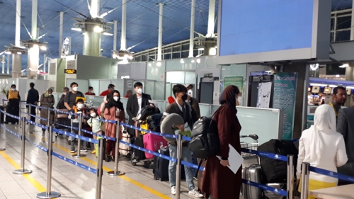 طائرة مستأجرة لإجلاء المواطنين الكوريين من إيران تصل إلى كوريا الجنوبية بعد ظهر اليوم - 1