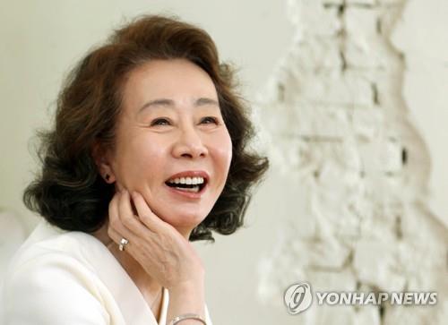 الممثلة يون يوه-جونغ : ما دمت أستطيع حفظ سطوري، أريد الاستمرار في العيش في الأفلام