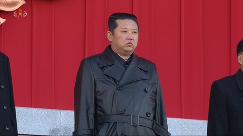 (جديد2) الزعيم الكوري الشمالي كيم جونغ-أون يحضر حفل إحياء الذكرى السنوية العاشرة لوفاة والده - 1