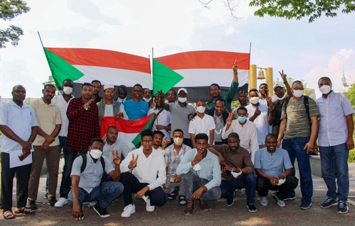 الوقفة الاحتجاجية للأبناء السودانيين في كوريا أمام المكتب الرئاسي