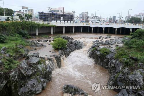 كوريا الجنوبية تستعد لإعصار هينامنور القوي